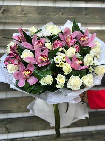 Букет цветов из: Розы и Хризантемы в Заветном Краснодарского края