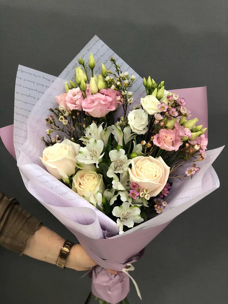 Букет цветов из: Альстромерии, Розы и Лизиантусы в Заветном Краснодарского края