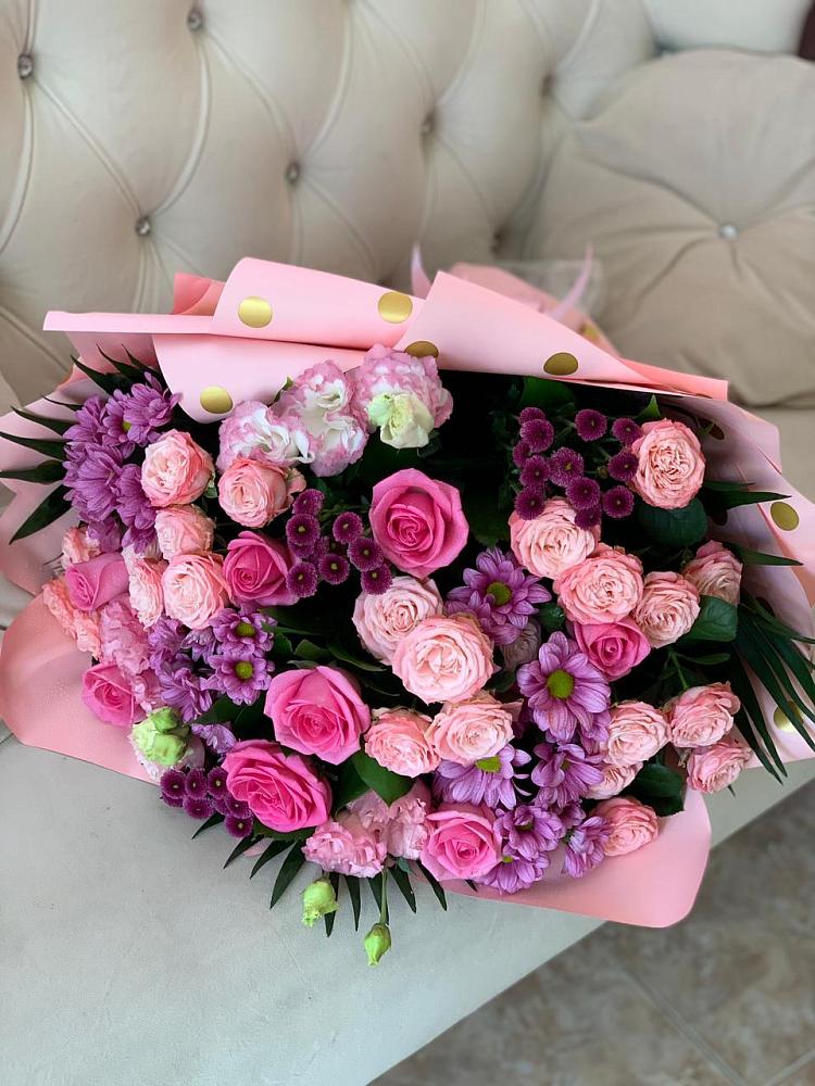 Букет цветов из: Хризантемы, Розы и Лизиантусы в Заветном Краснодарского края