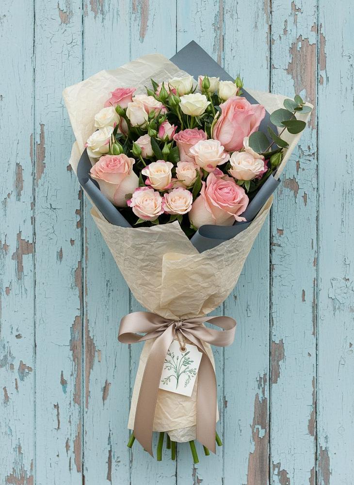 Букет цветов из: Розы в Заветном Краснодарского края