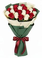 Букет Микс из красных и белых роз в Заветном Краснодарского края