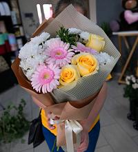 Букет цветов из:  Герберы, Розы и Хризантемы в Заветном Краснодарского края