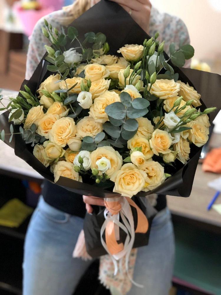 Букет цветов из: Розы и Лизиантусы в Заветном Краснодарского края