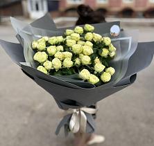 Букет Белые кустовые розы Солинеро в Заветном Краснодарского края
