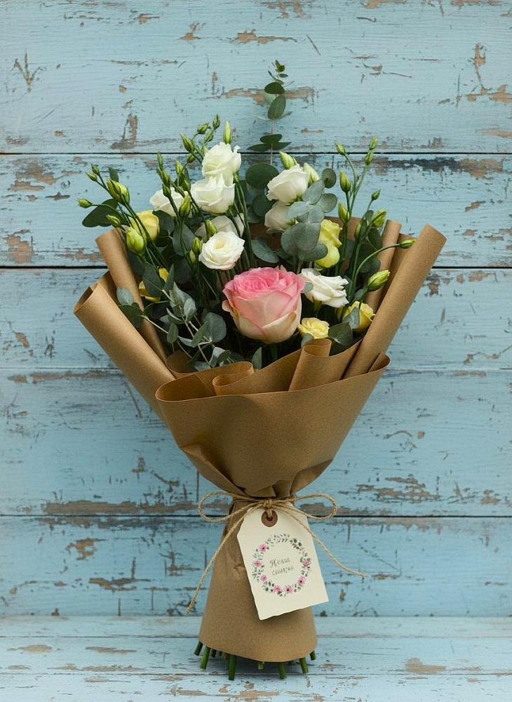 Букет цветов из: Розы и Лизиантусы в Заветном Краснодарского края