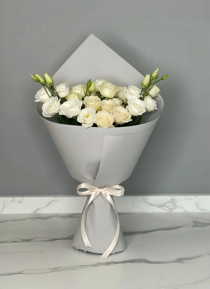 Букет цветов из: Розы и Лизиантусы в Заветном Краснодарского края