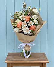 Букет цветов из:  Альстромерии, Лизиантусы, Розы и Хризантемы в Заветном Краснодарского края