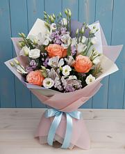 Букет цветов из:  Лизиантусы, Розы, Альстромерии и Гипсофила в Заветном Краснодарского края