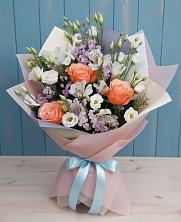 Букет цветов из:  Лизиантусы, Розы, Альстромерии и Гипсофила в Заветном Краснодарского края