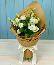 Букет цветов из:  Хризантемы и Лизиантусы в Заветном Краснодарского края