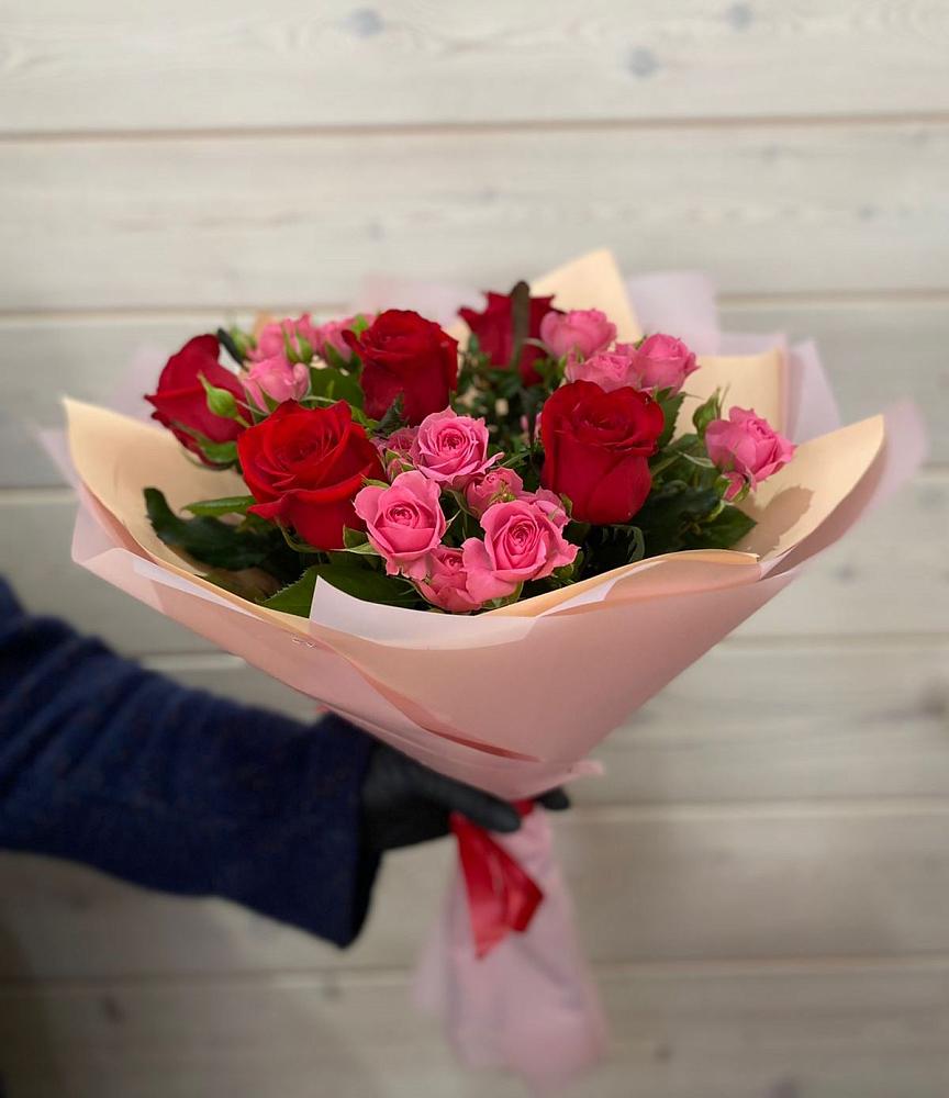 Букет цветов из: Розы в Заветном Краснодарского края
