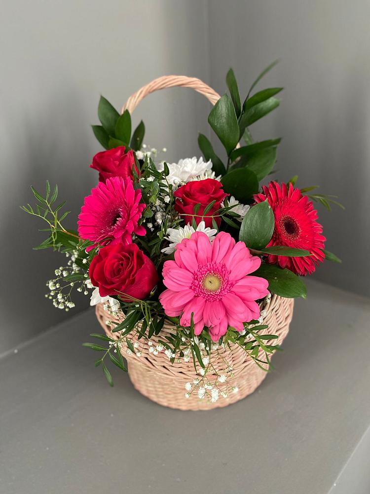 Цветочная композиция из Розы, Хризантемы и Герберы в корзине в Заветном Краснодарского края
